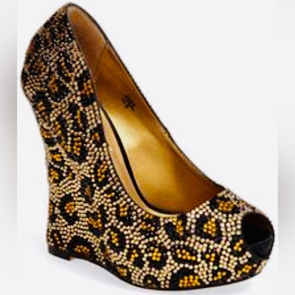 Limited edition Benjamin Adams crystal animal print ! Absolutely gorgeous! Size8
